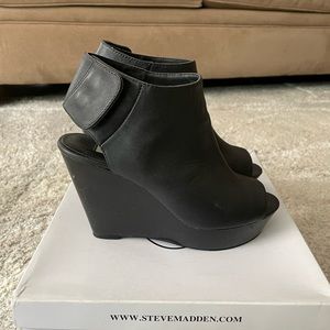 Steve Madden Black Bestiee Wedge Booties